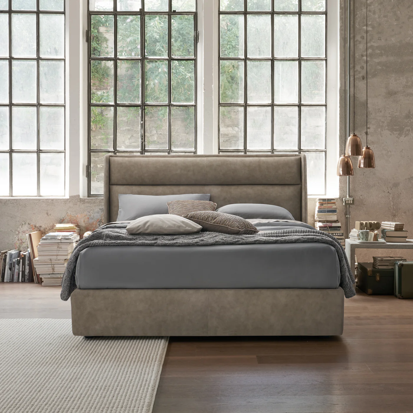 Pat tapițat Alibi, Dorelan